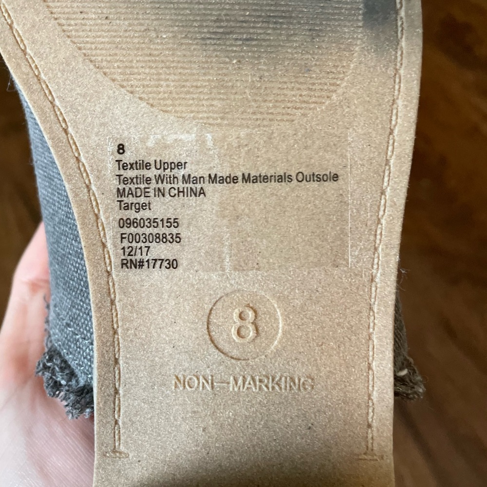 Universal Thread Shoes - Picture 4 of 5